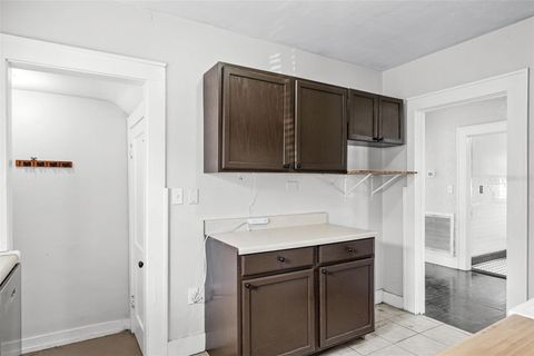 Tiny photo for 25 E Pinecrest Avenue, Eustis, FL 32726 (MLS # O6387464)