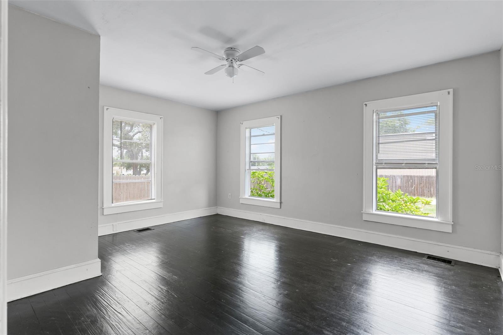 LYNNHURST - Commercial Sale