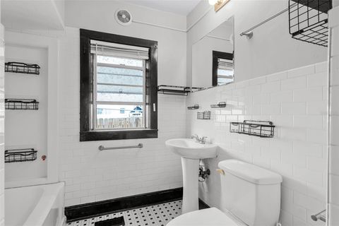 Tiny photo for 25 E Pinecrest Avenue, Eustis, FL 32726 (MLS # O6387464)