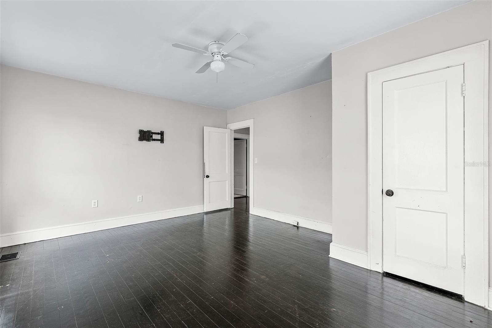 LYNNHURST - Commercial Sale