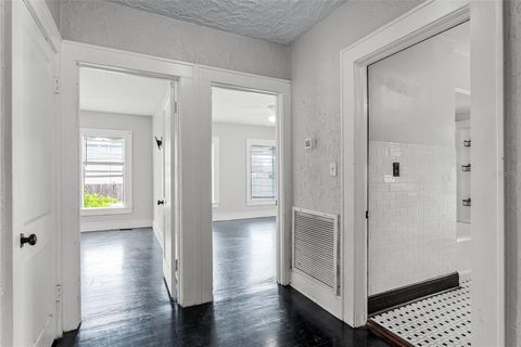 Tiny photo for 25 E Pinecrest Avenue, Eustis, FL 32726 (MLS # O6387464)