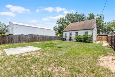 Tiny photo for 25 E Pinecrest Avenue, Eustis, FL 32726 (MLS # O6387464)