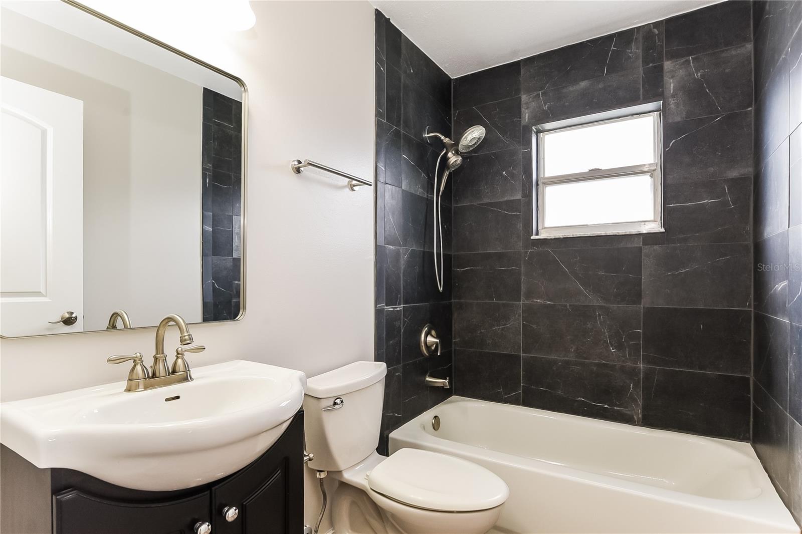 COLLEGE HEIGHTS PH 03 - Residential