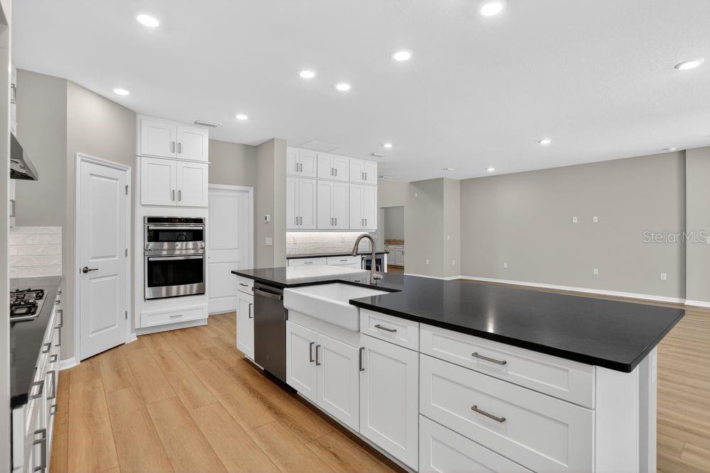 798 JUNONIA BOULEVARD