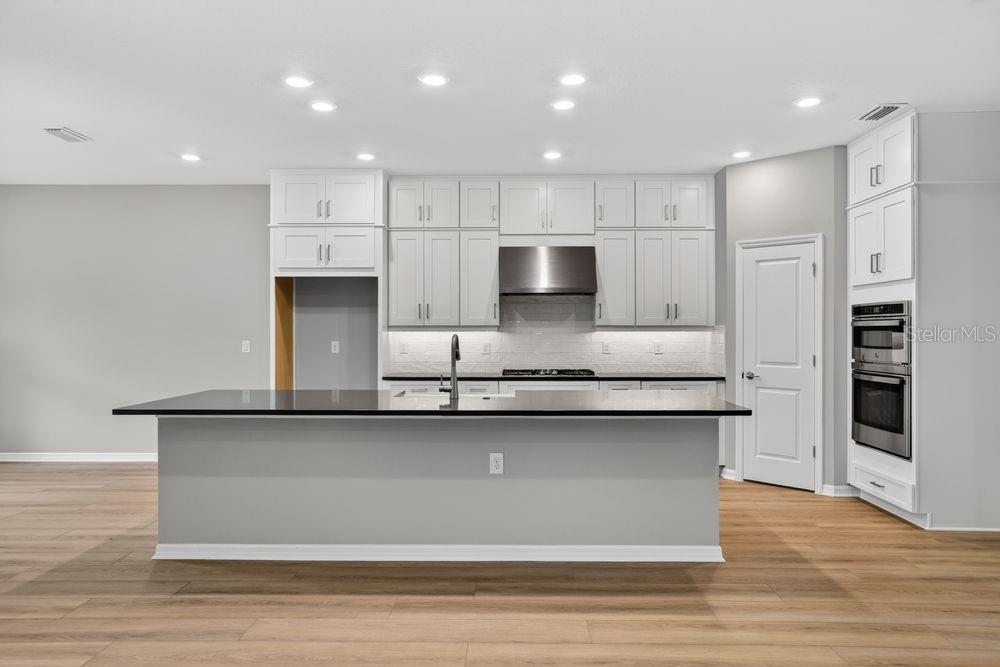 798 JUNONIA BOULEVARD