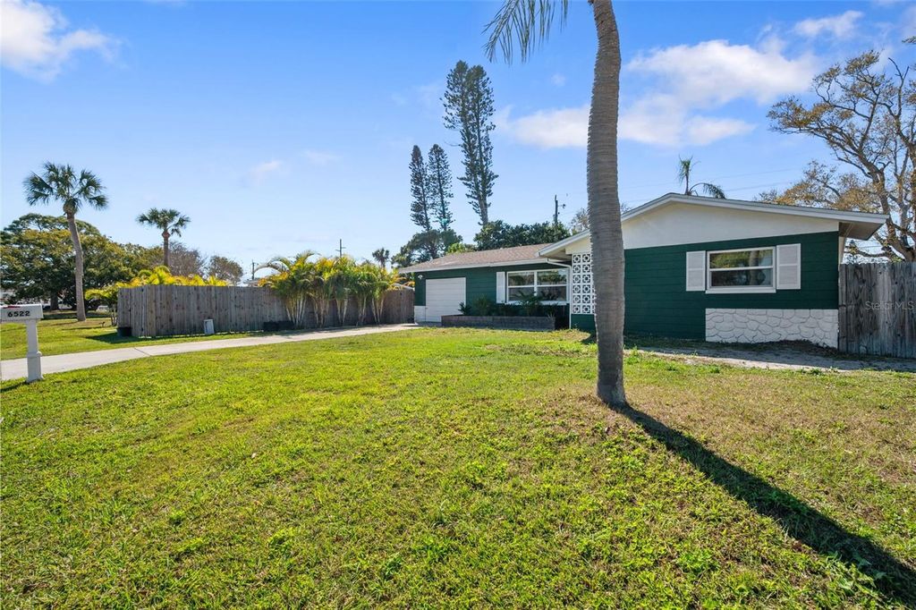Photo of 6522 112th Street, Seminole, FL 33772 (MLS # TB8510095)