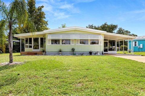 A home in TAVARES