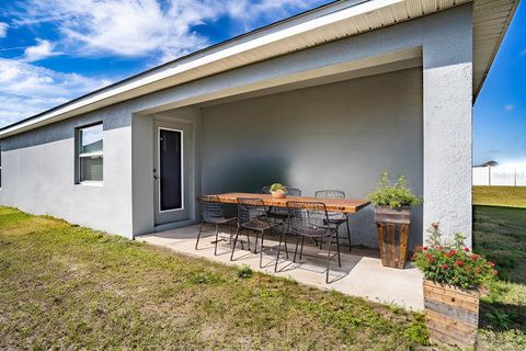 A home in LAKELAND