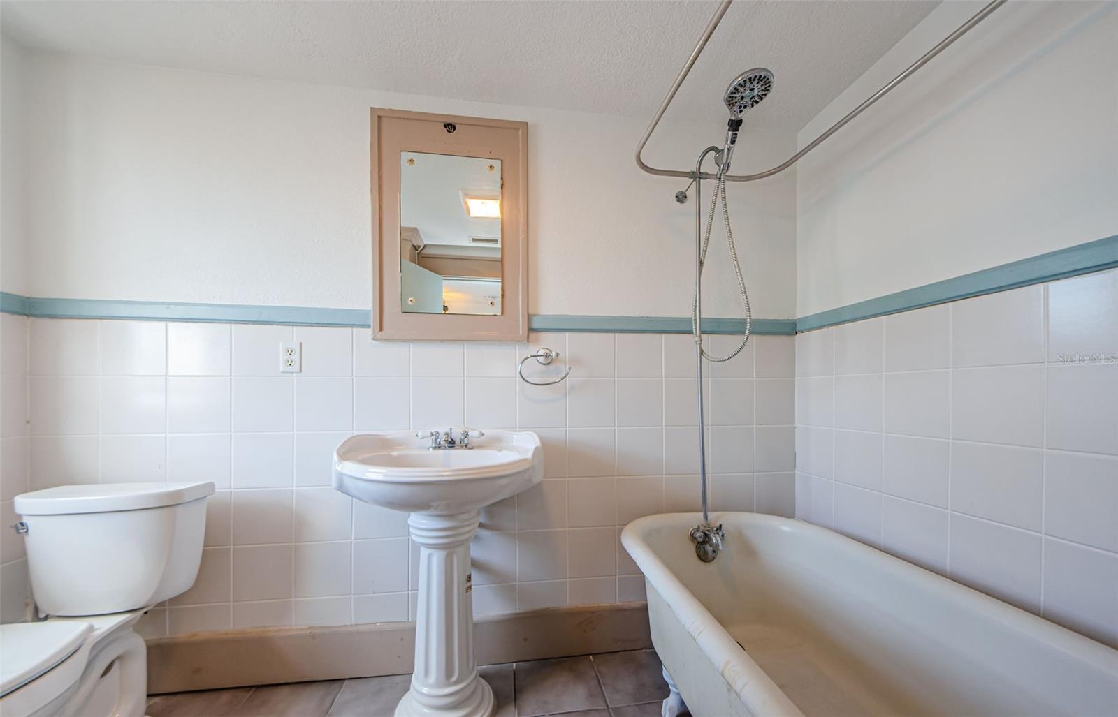 BOONE'S REV - Residential Lease