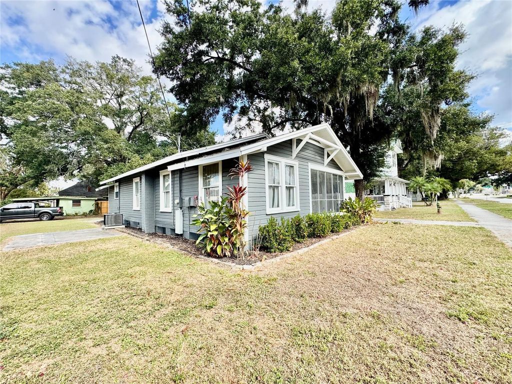 Photo of 906 W Baker Street, Plant City, FL 33563 (MLS # TB8449569)