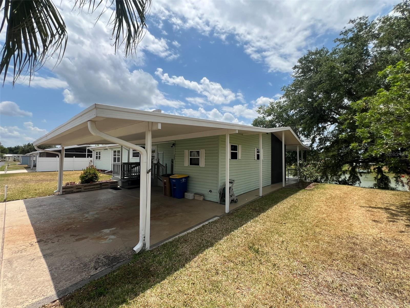 FLORAL LAKES - Residential