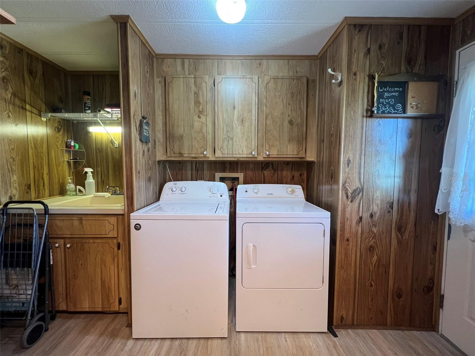 FLORAL LAKES - Residential