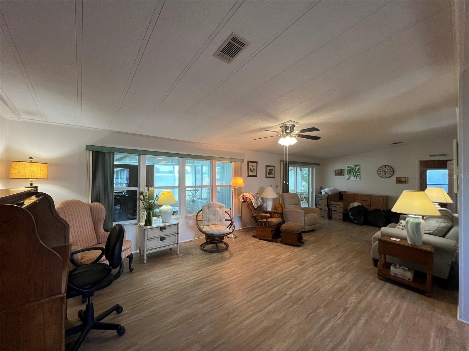 FLORAL LAKES - Residential