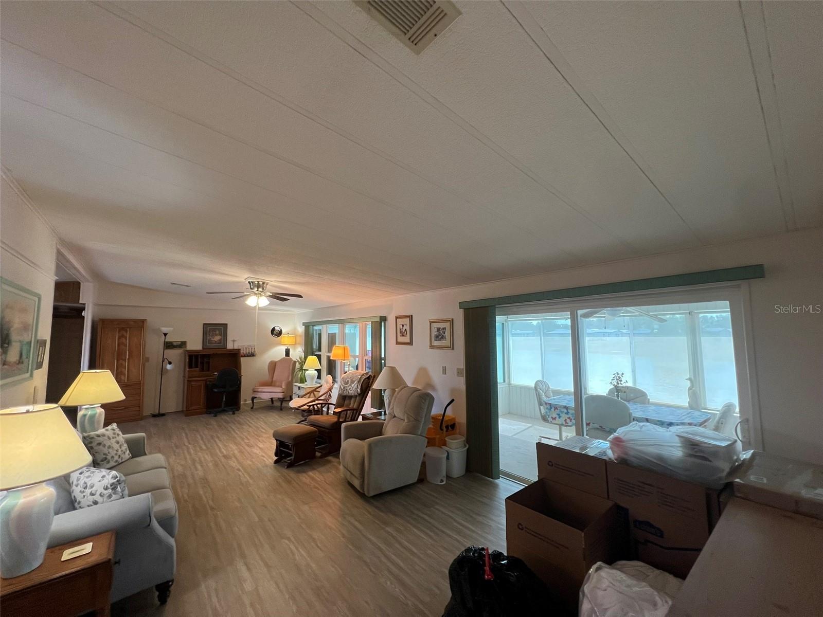 FLORAL LAKES - Residential