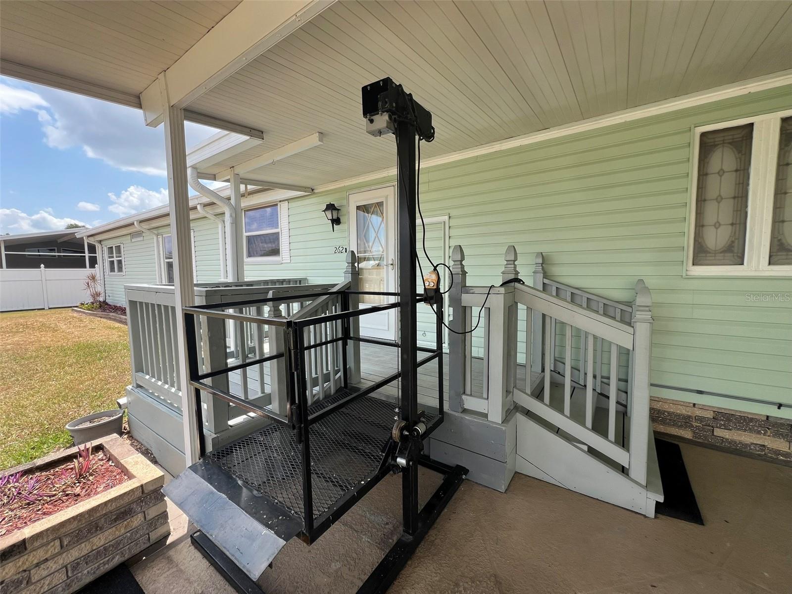 FLORAL LAKES - Residential