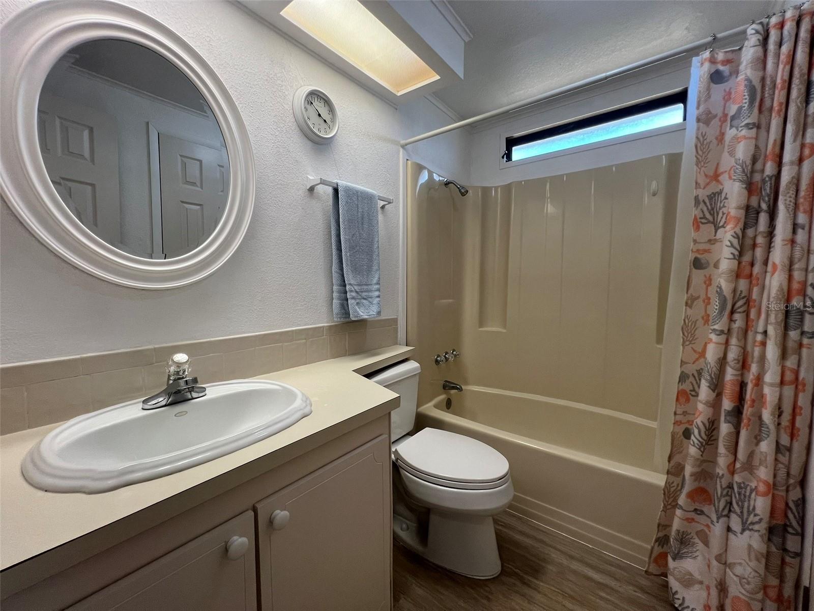 FLORAL LAKES - Residential