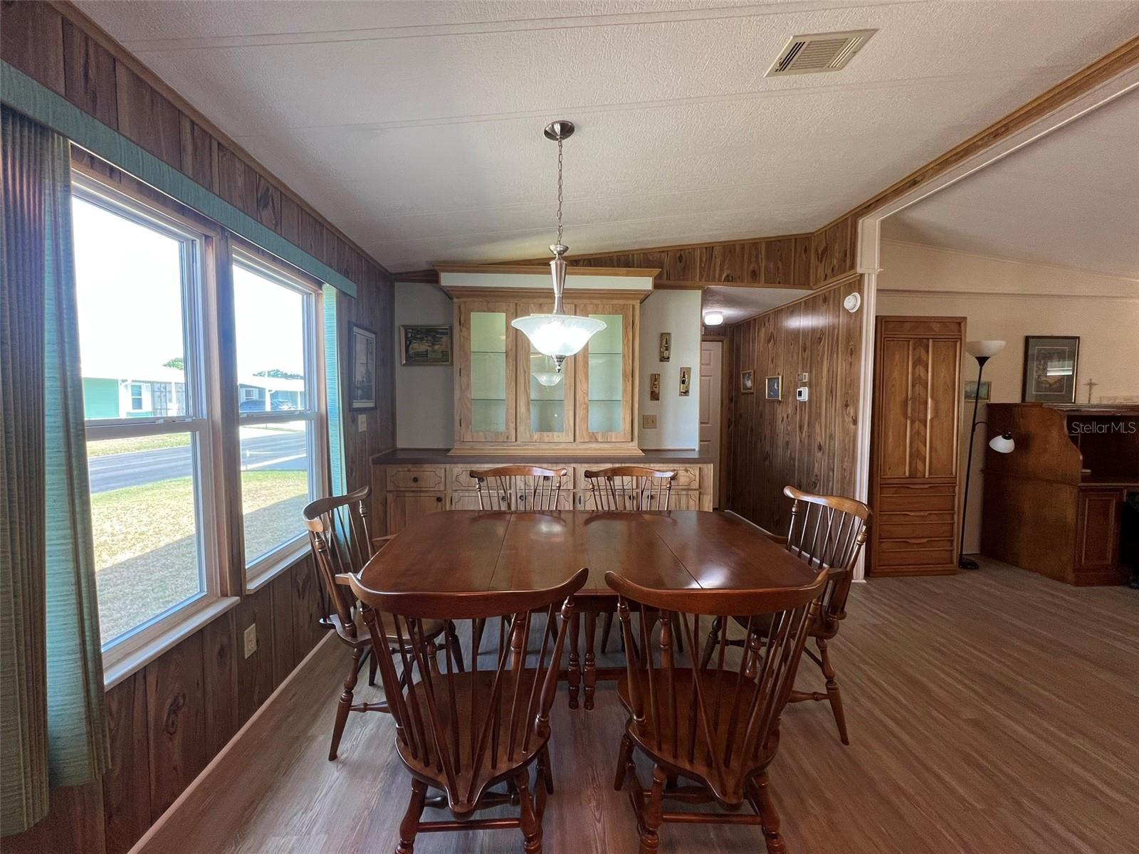 FLORAL LAKES - Residential