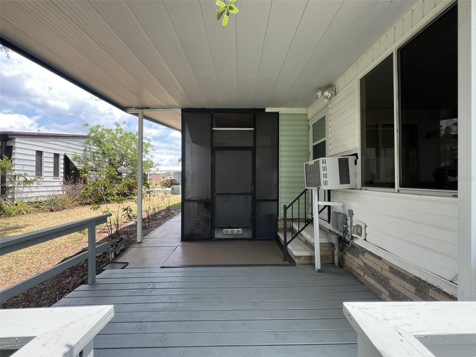 FLORAL LAKES - Residential