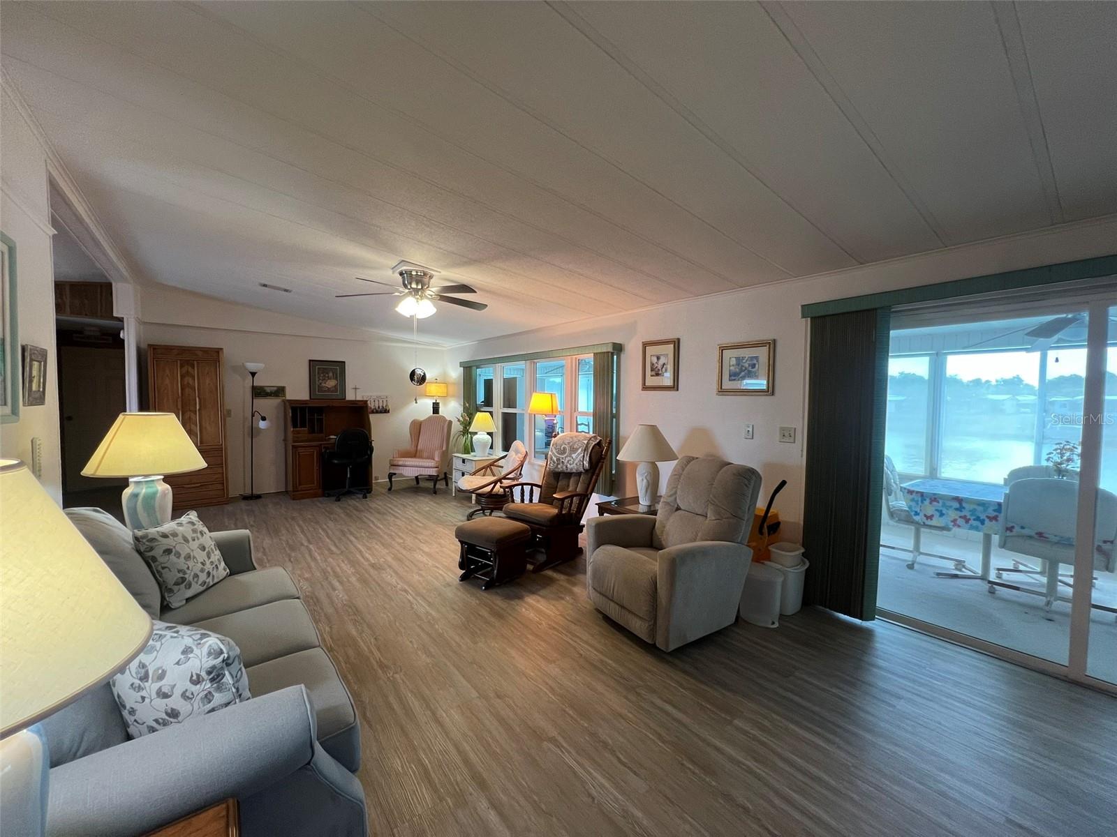 FLORAL LAKES - Residential