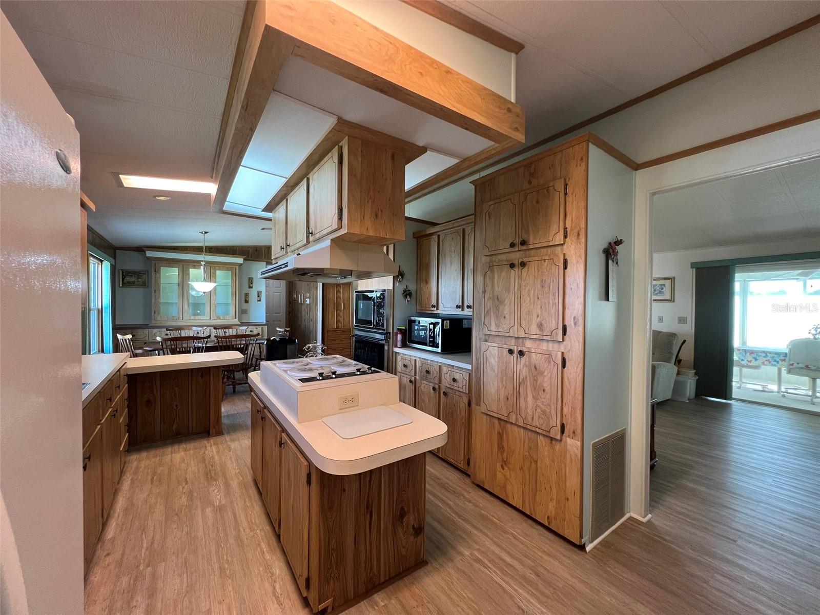 FLORAL LAKES - Residential