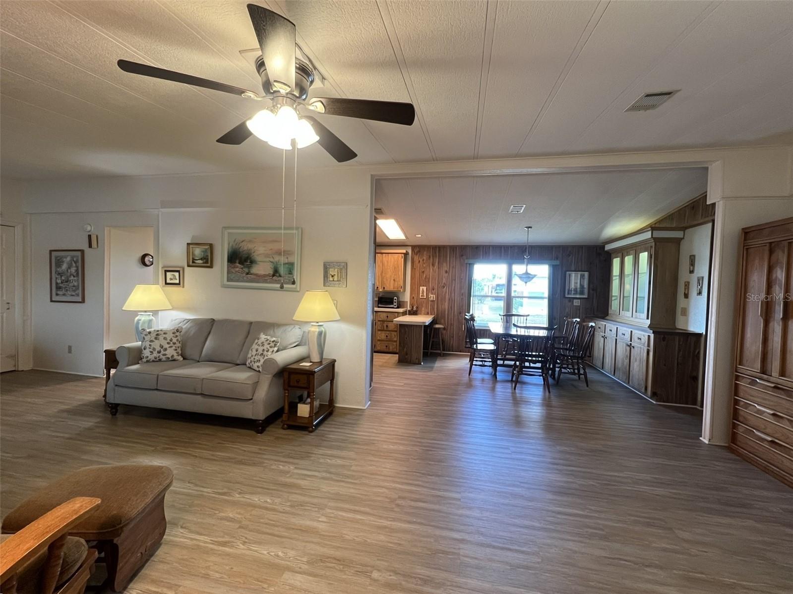 FLORAL LAKES - Residential