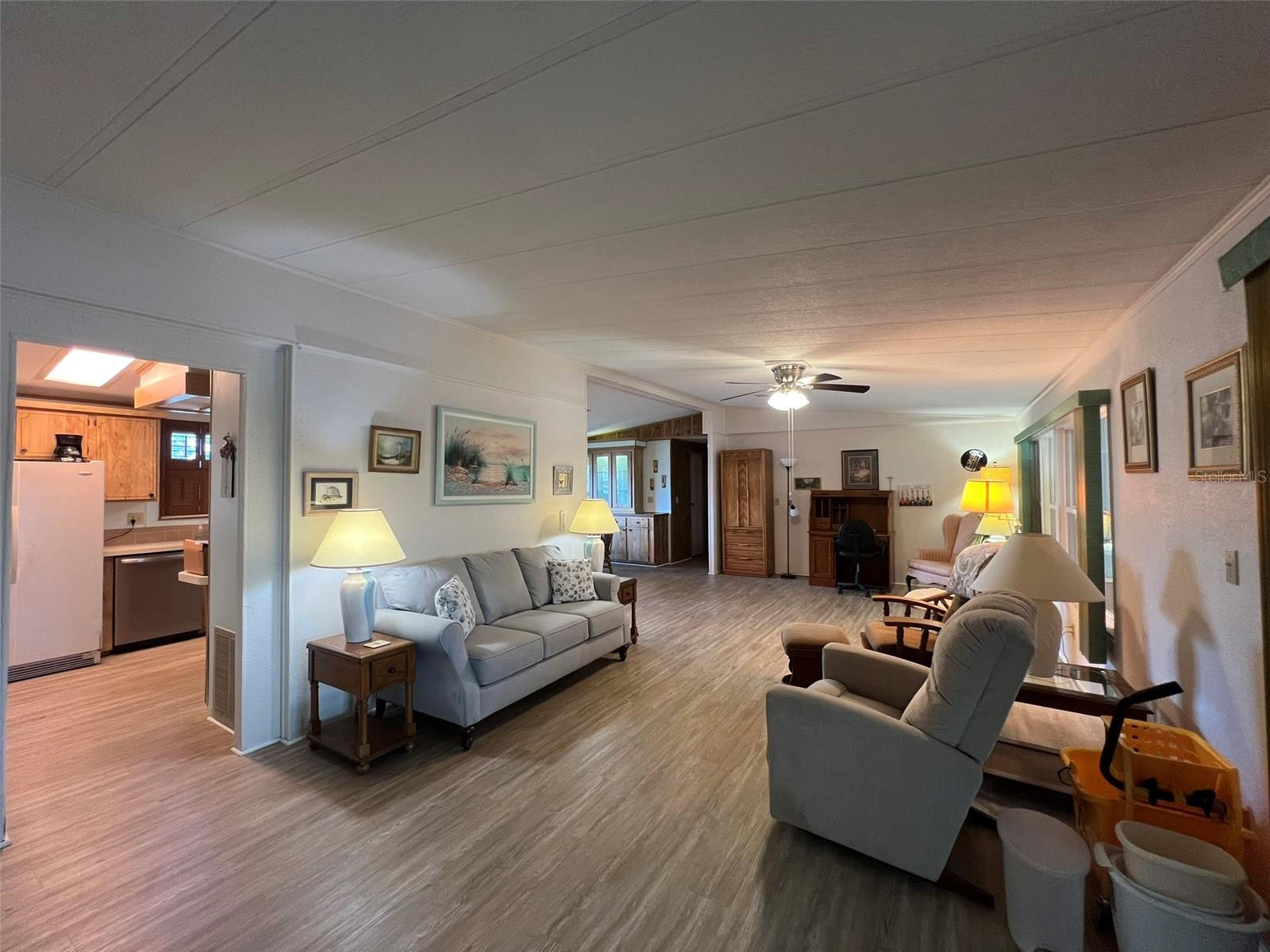 FLORAL LAKES - Residential