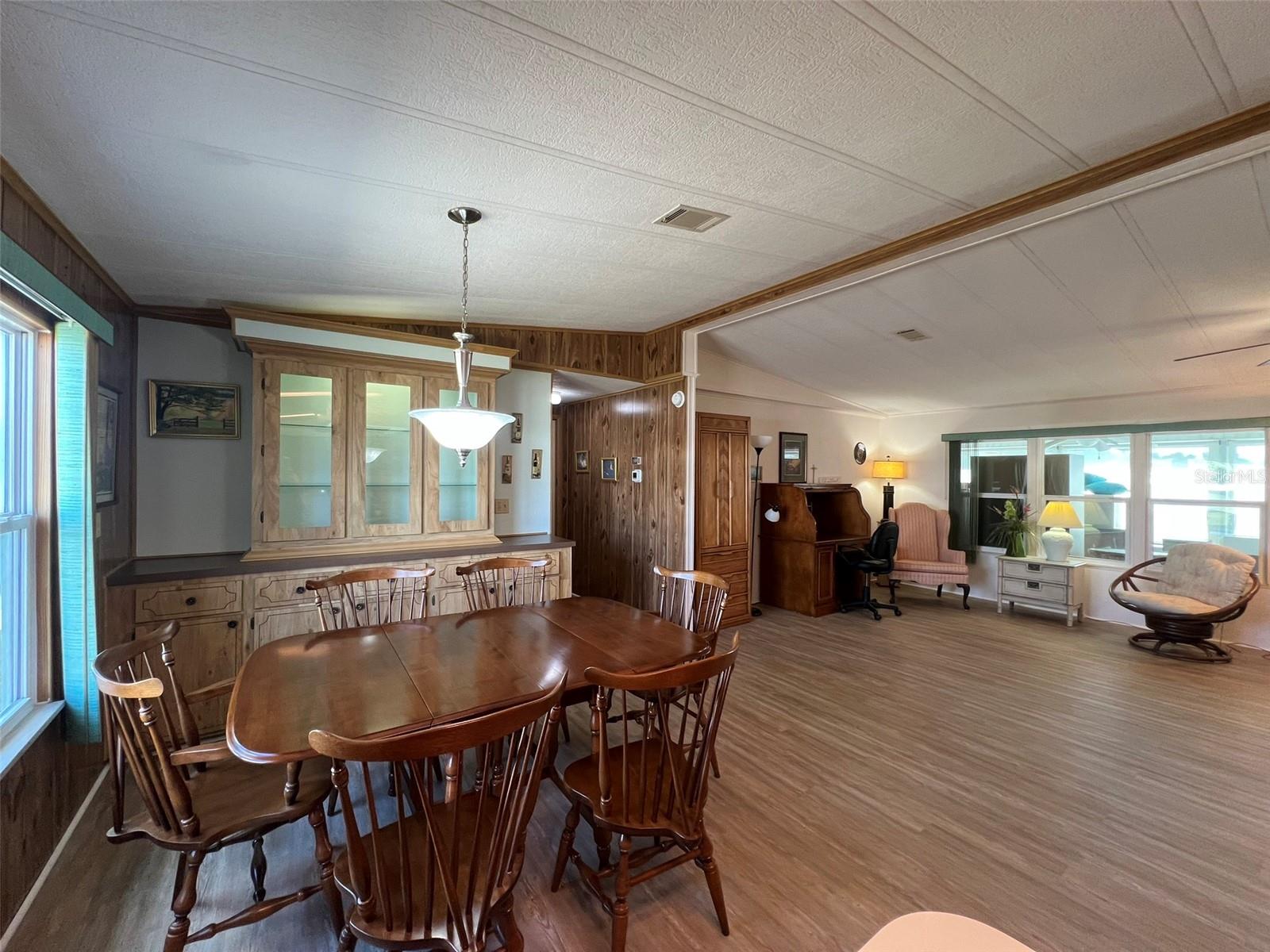 FLORAL LAKES - Residential