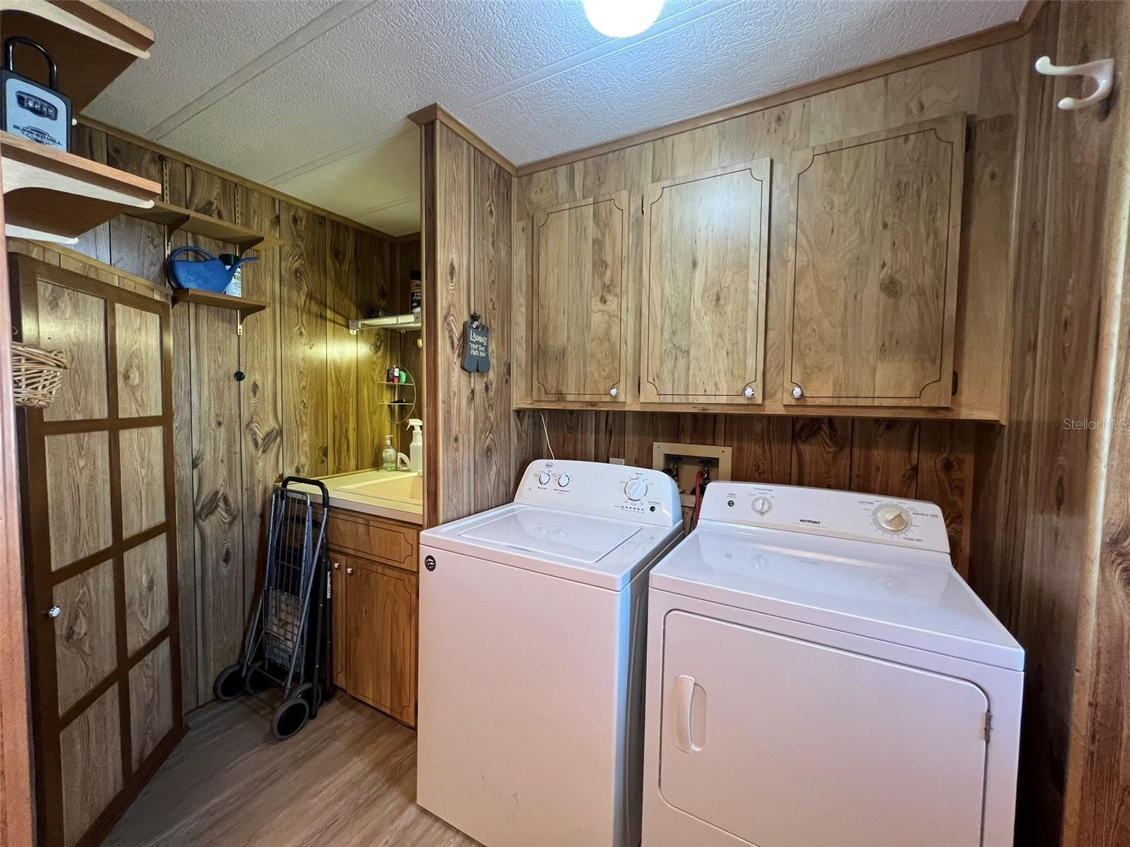 FLORAL LAKES - Residential