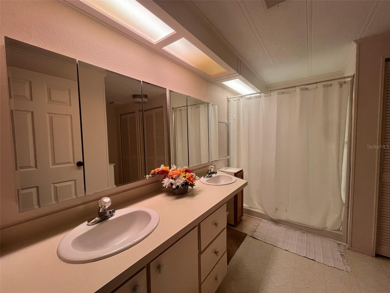 FLORAL LAKES - Residential