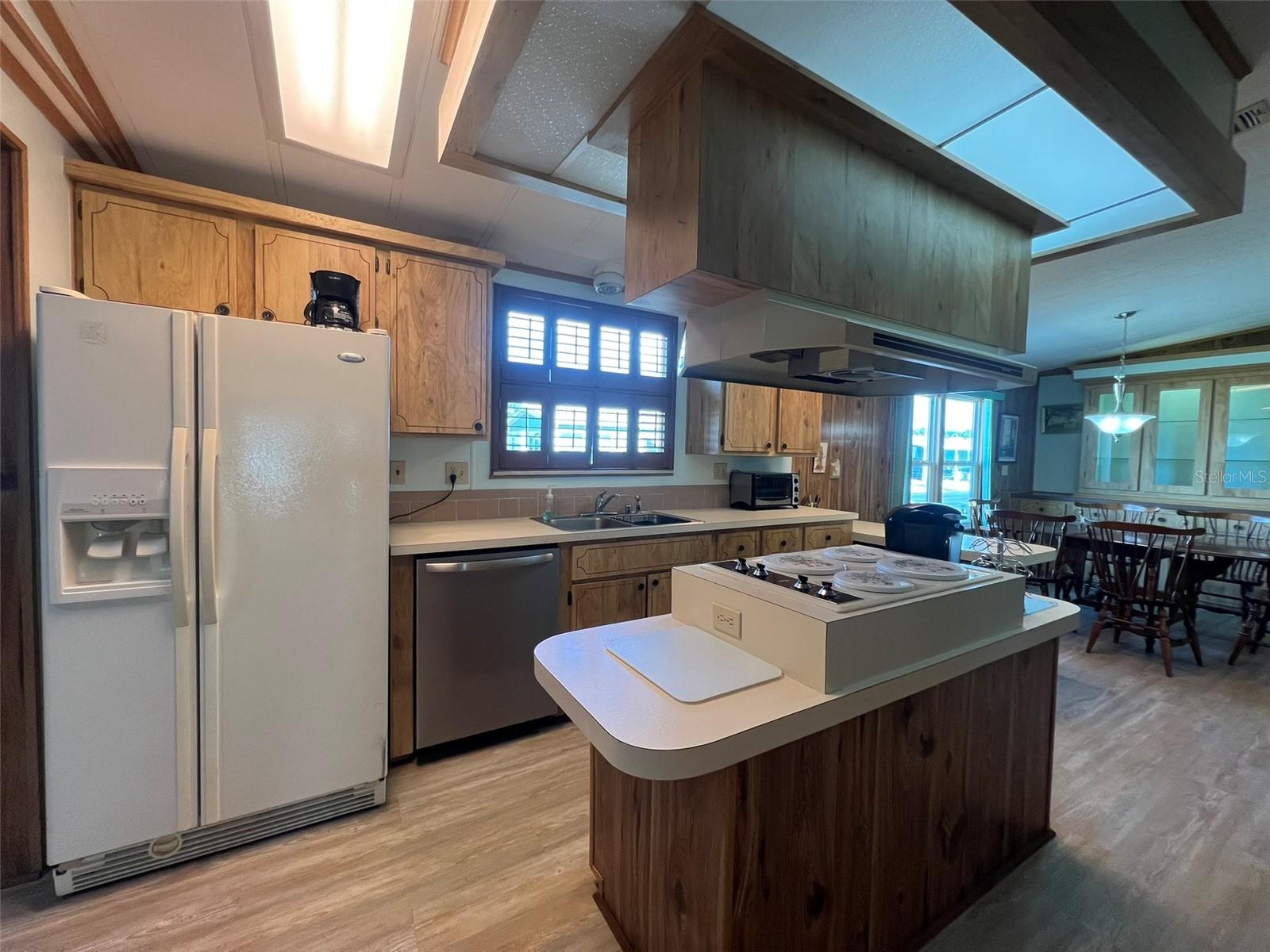 FLORAL LAKES - Residential