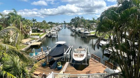 1427 40TH AVENUE NE ST PETERSBURG FL 33703
