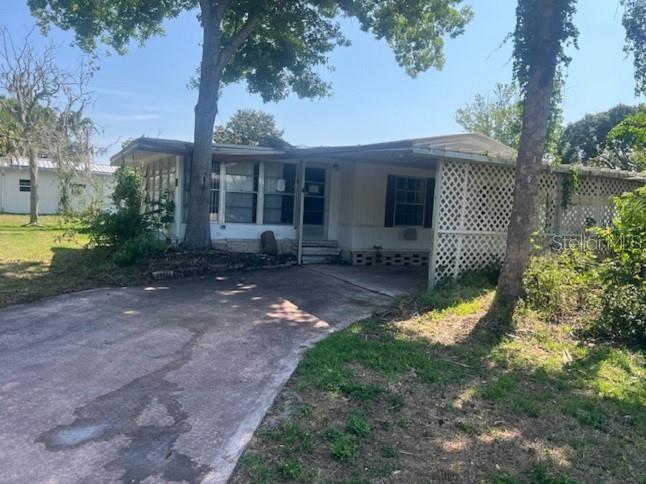 Continental Country Club 2BR/2BA corner homsite just 1 block from Lake Okahumpka!
