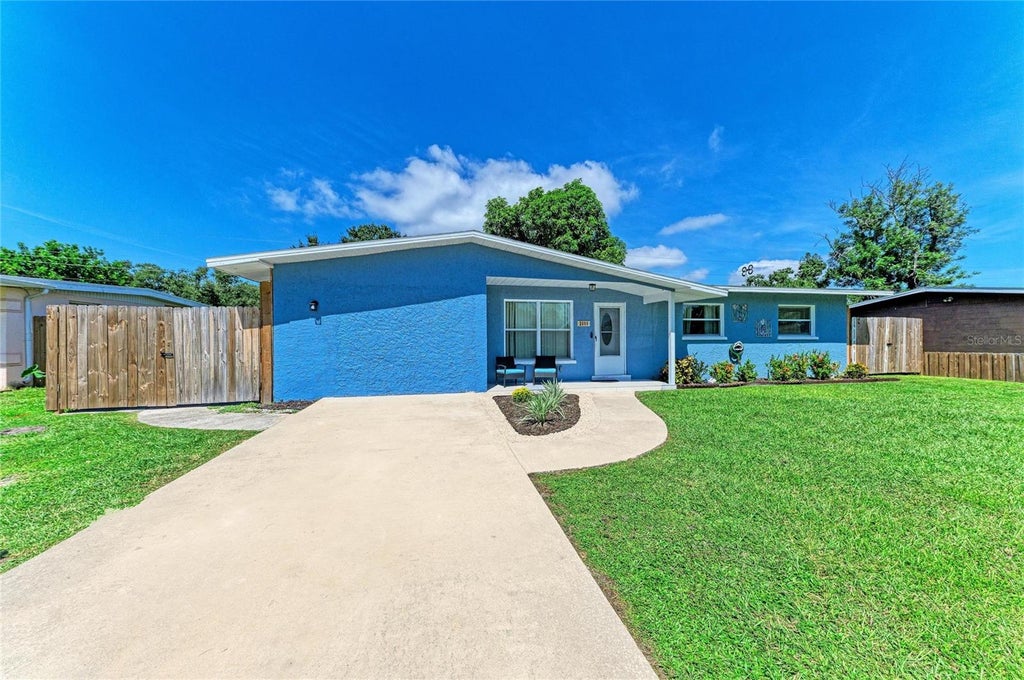 Photo of 2006 24th Avenue W, Bradenton, FL 34205 (MLS # A4707860)