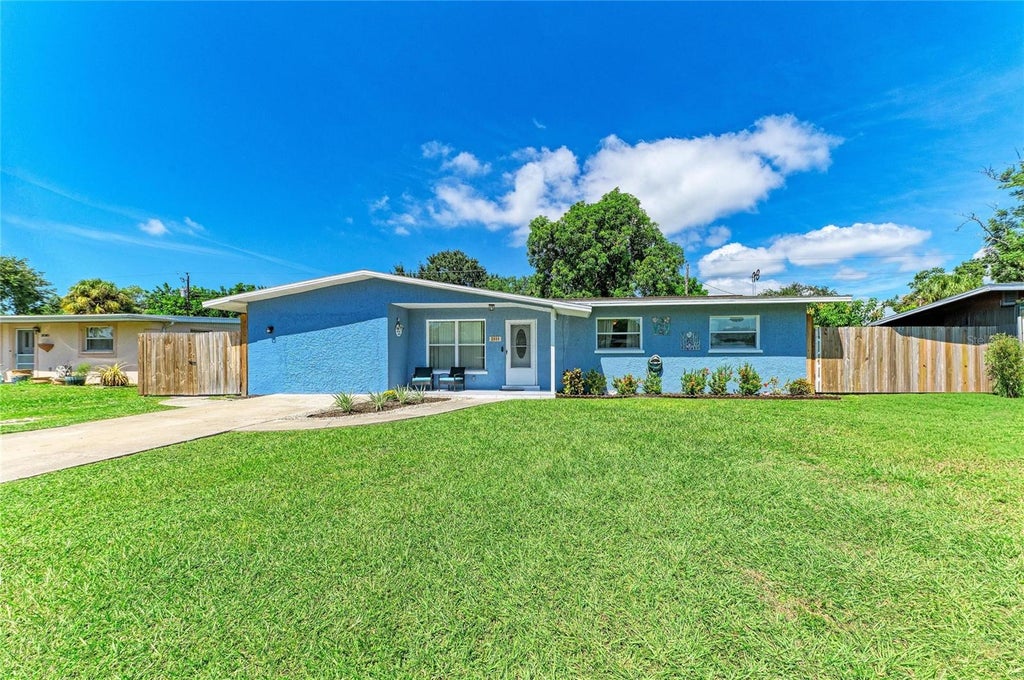 Photo of 2006 24th Avenue W, Bradenton, FL 34205 (MLS # A4707860)