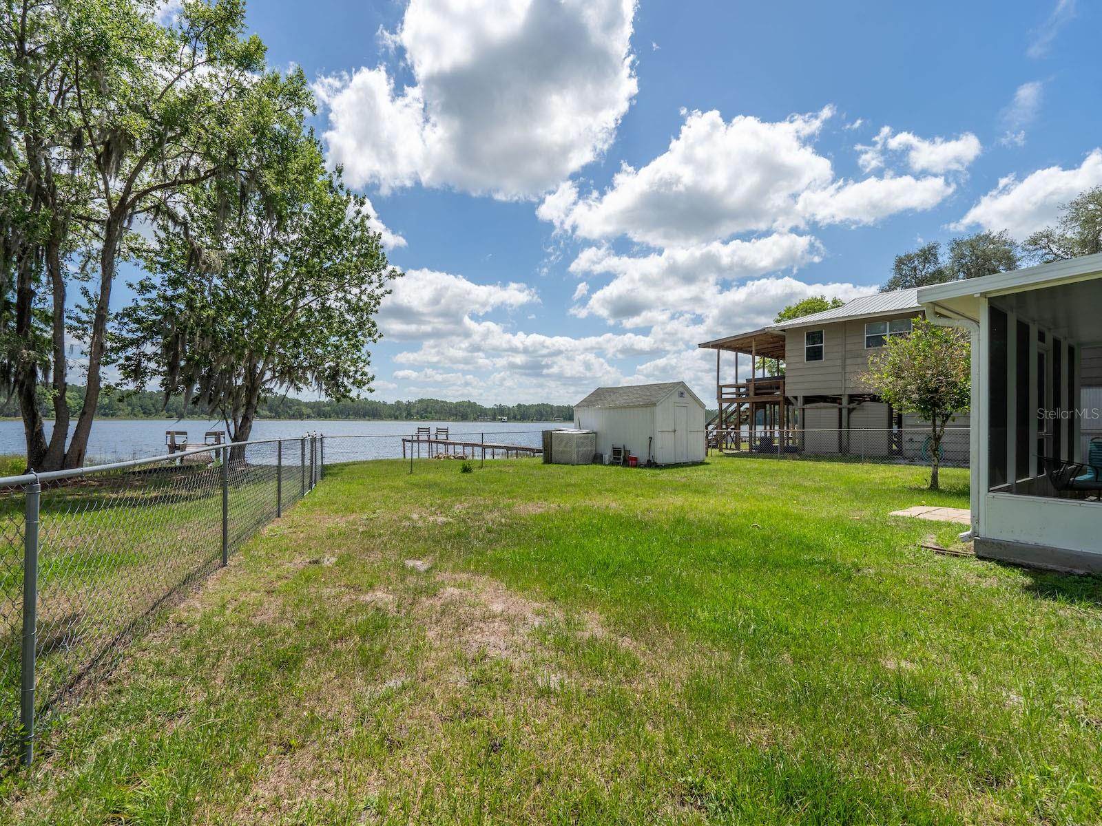LAKEVIEW MANOR - Residential