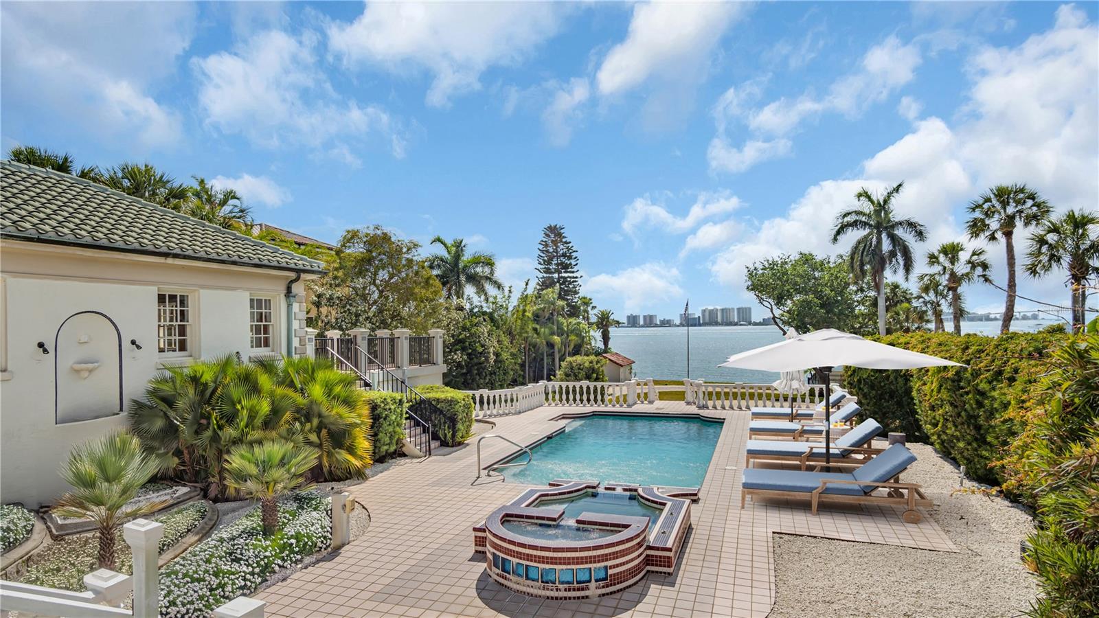 HARBOR OAKS - Residential