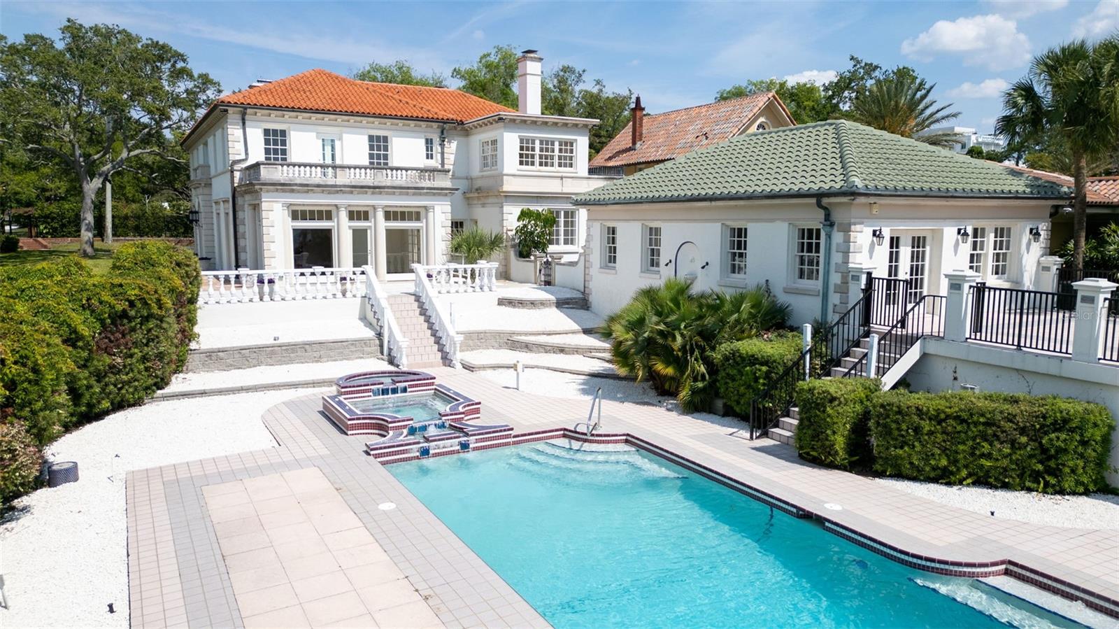 HARBOR OAKS - Residential