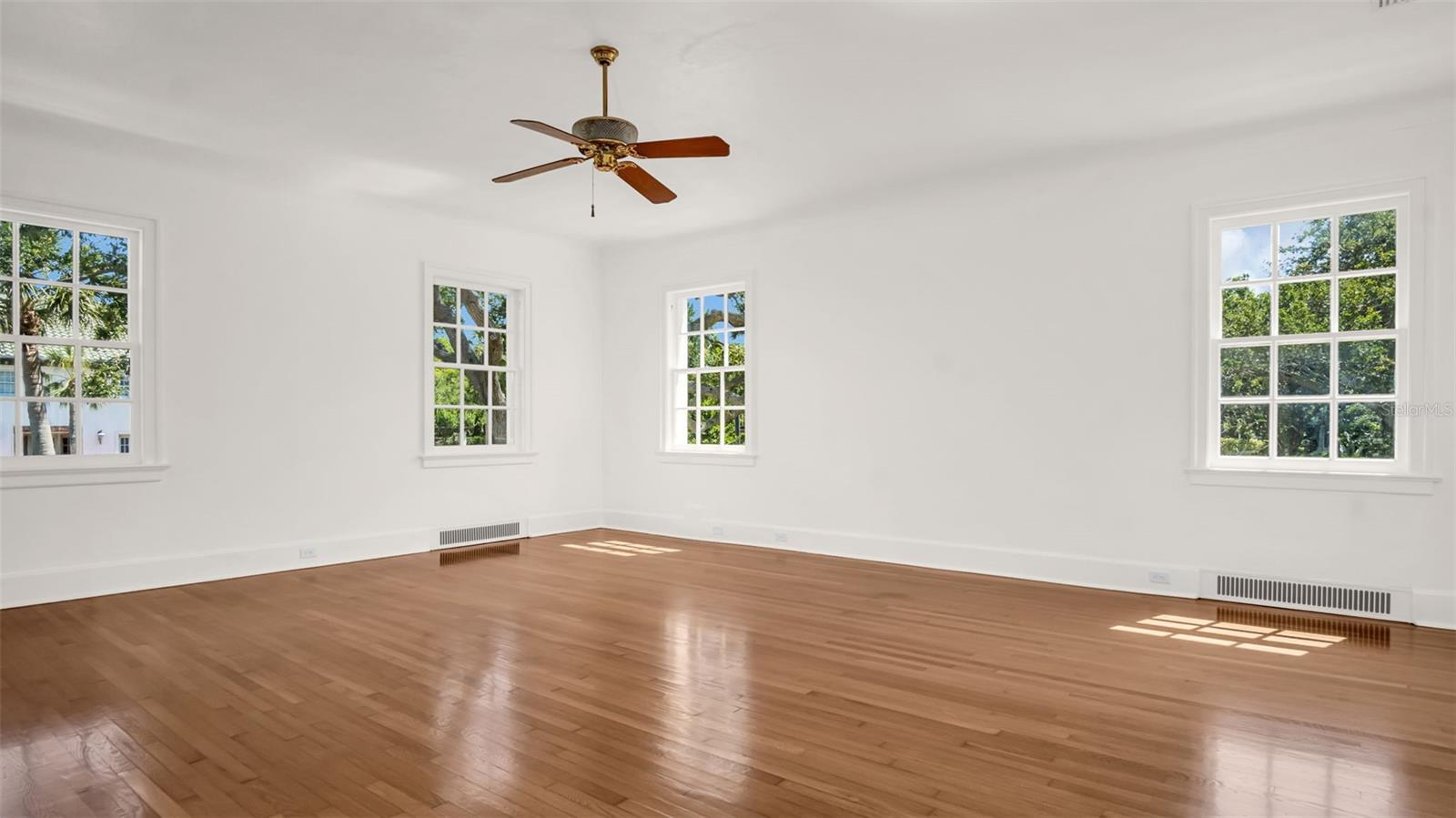 HARBOR OAKS - Residential