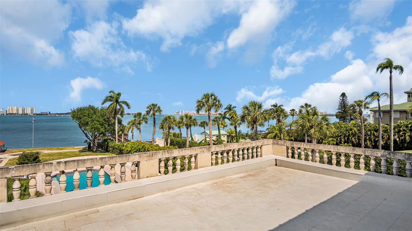 HARBOR OAKS - Residential