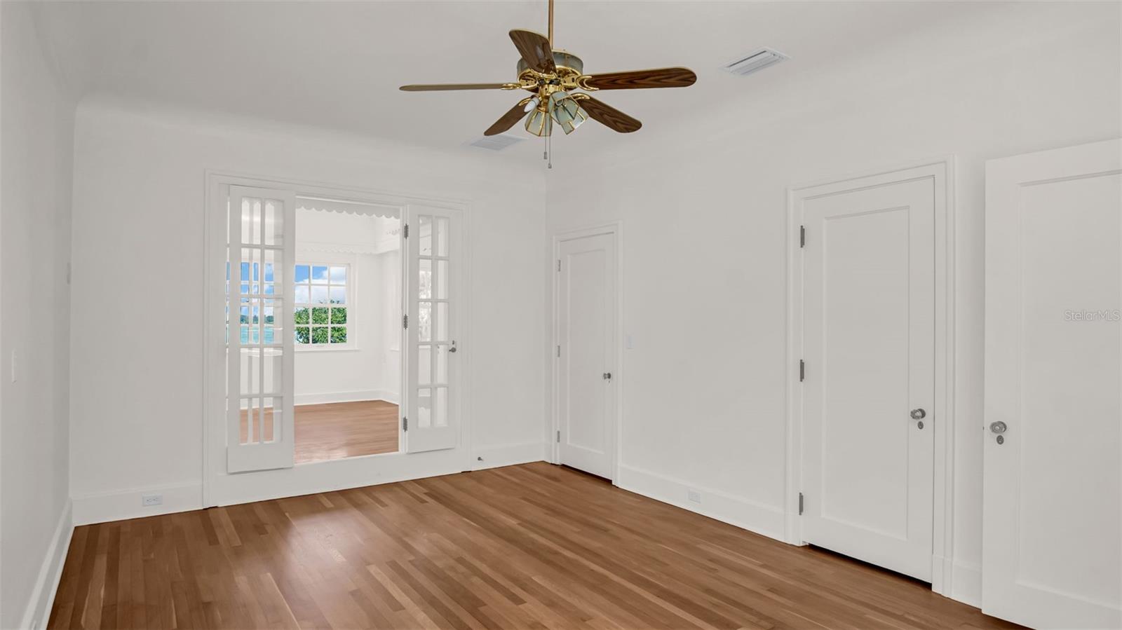 HARBOR OAKS - Residential