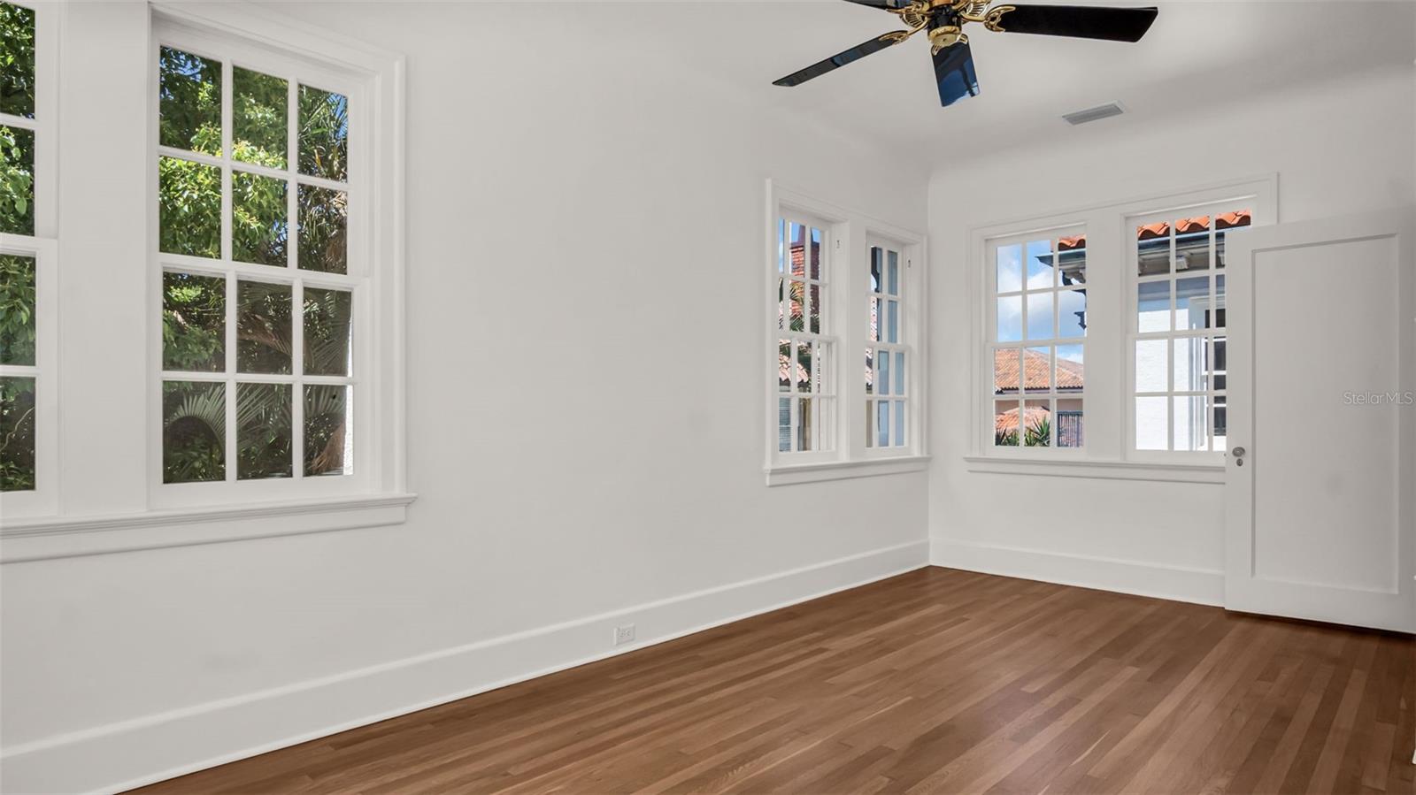 HARBOR OAKS - Residential