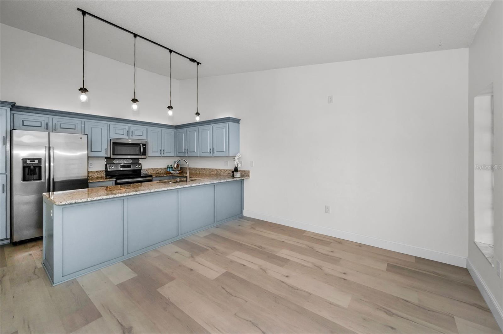 CRYSTAL LAKE CONDO - Residential Lease