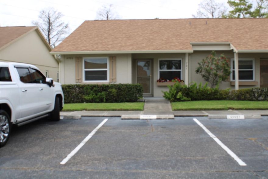 END UNIT. SUPER NICE LOCATION. CLEARWATER/PINELLAS PARK. CLOSE TO EVERYTHING. EASY ACCESS FREEWAY. 15 MIUNTES TO TAMPA AIRPORT. 5-15 TO THE WATER OR BEACH. 2BR, 2BA, CARPORT RIGHT IN FRONT OF UNIT, ENCLOSED SCREEN PATIO. SPACIOUS KITCHEN.