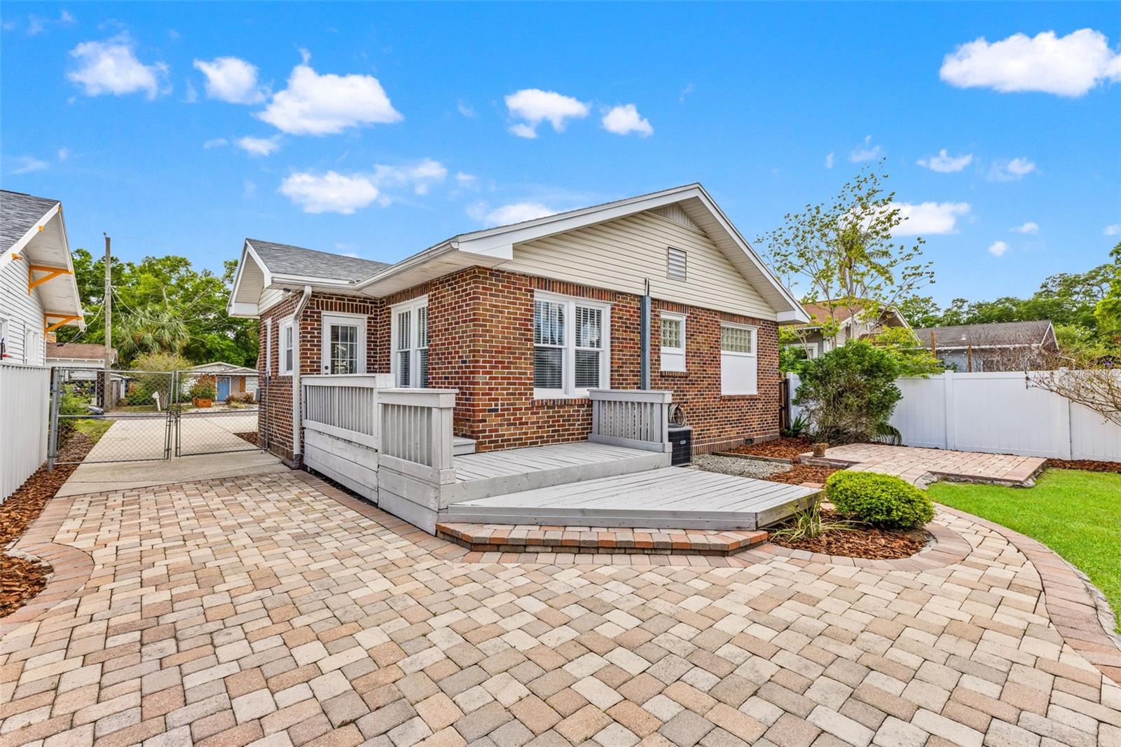 RIVERCREST - Residential