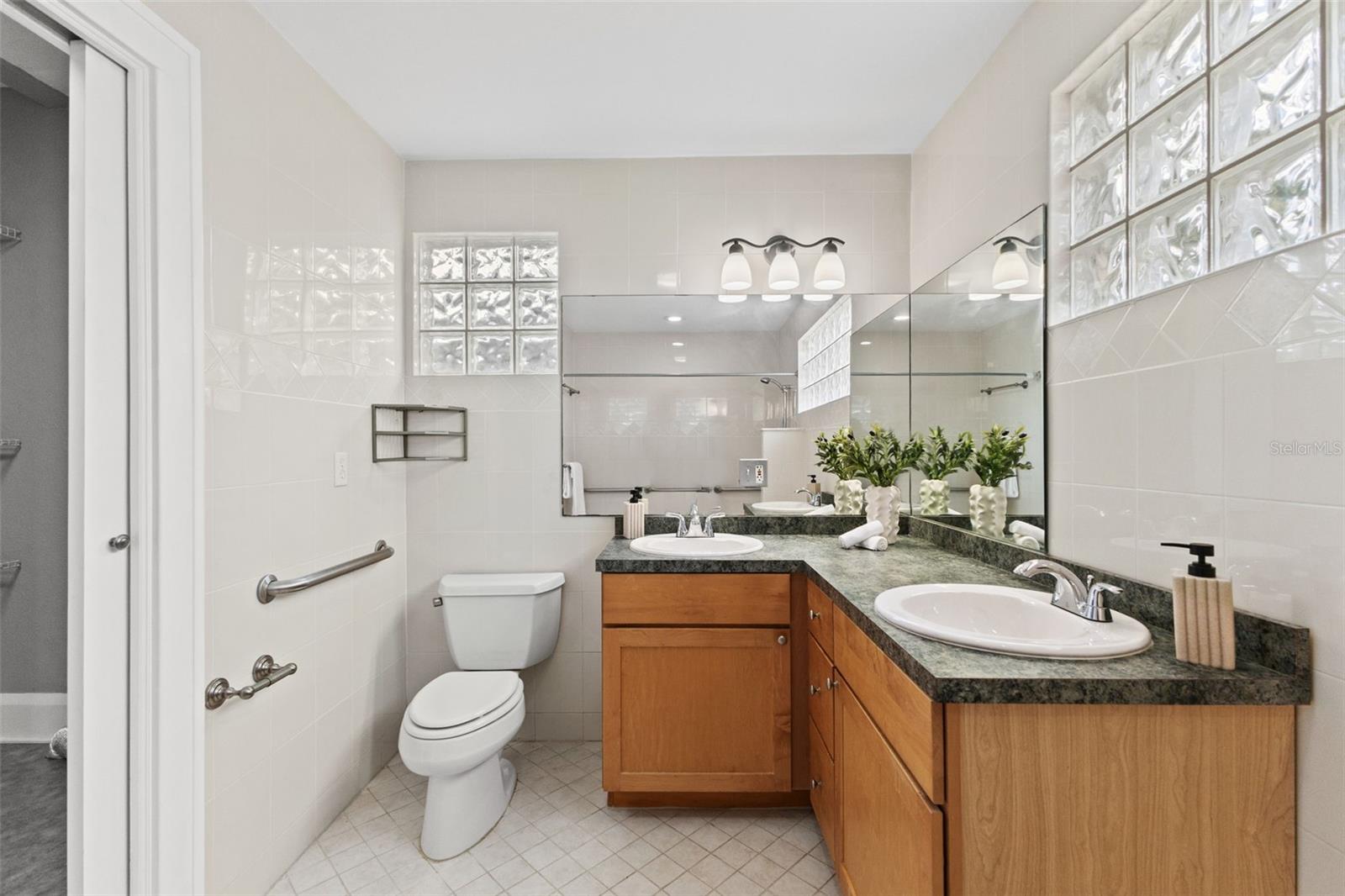 RIVERCREST - Residential