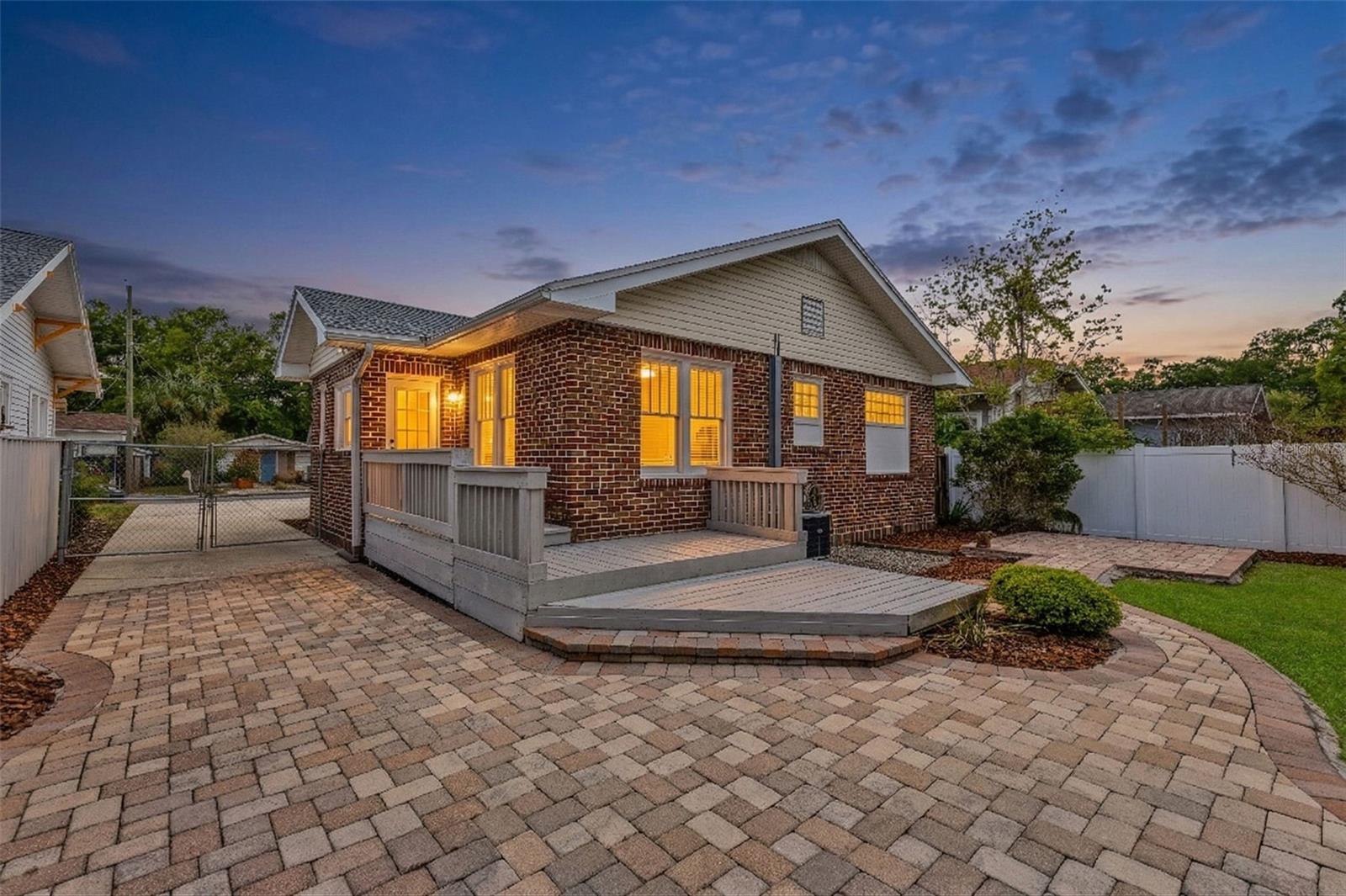 RIVERCREST - Residential