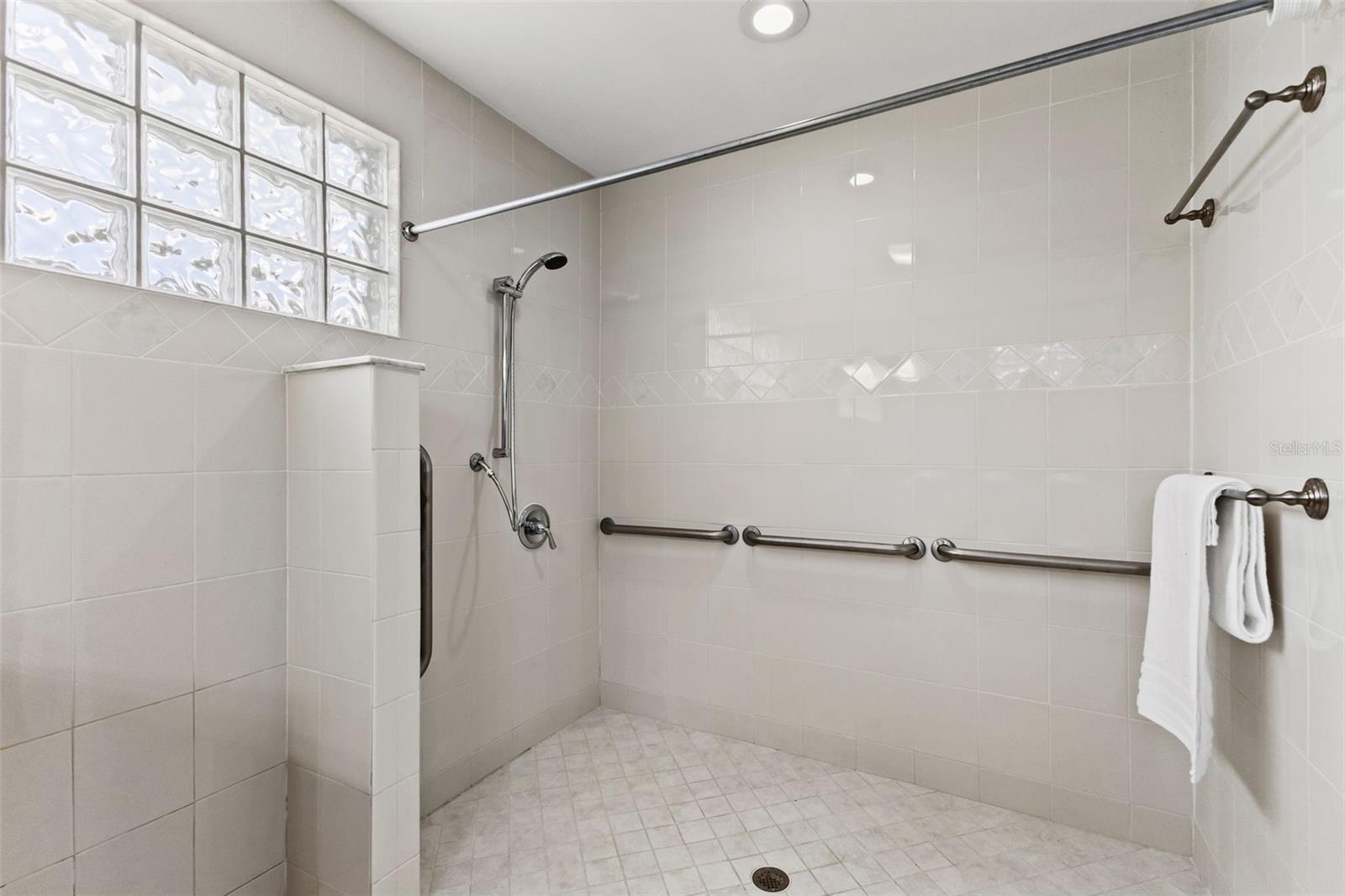 RIVERCREST - Residential