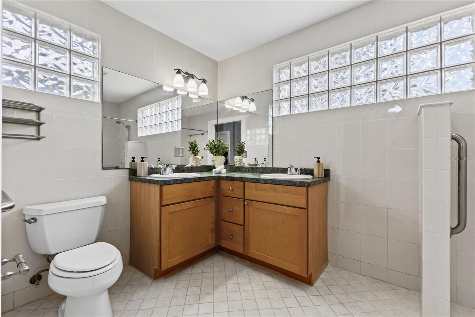 RIVERCREST - Residential