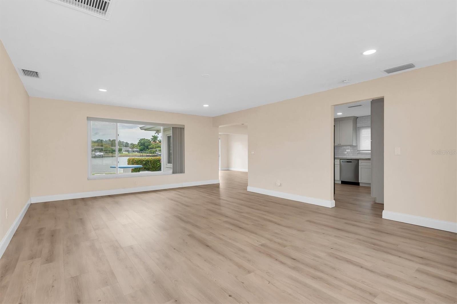 HARBOR BLUFFS SEC 4 - Residential Lease