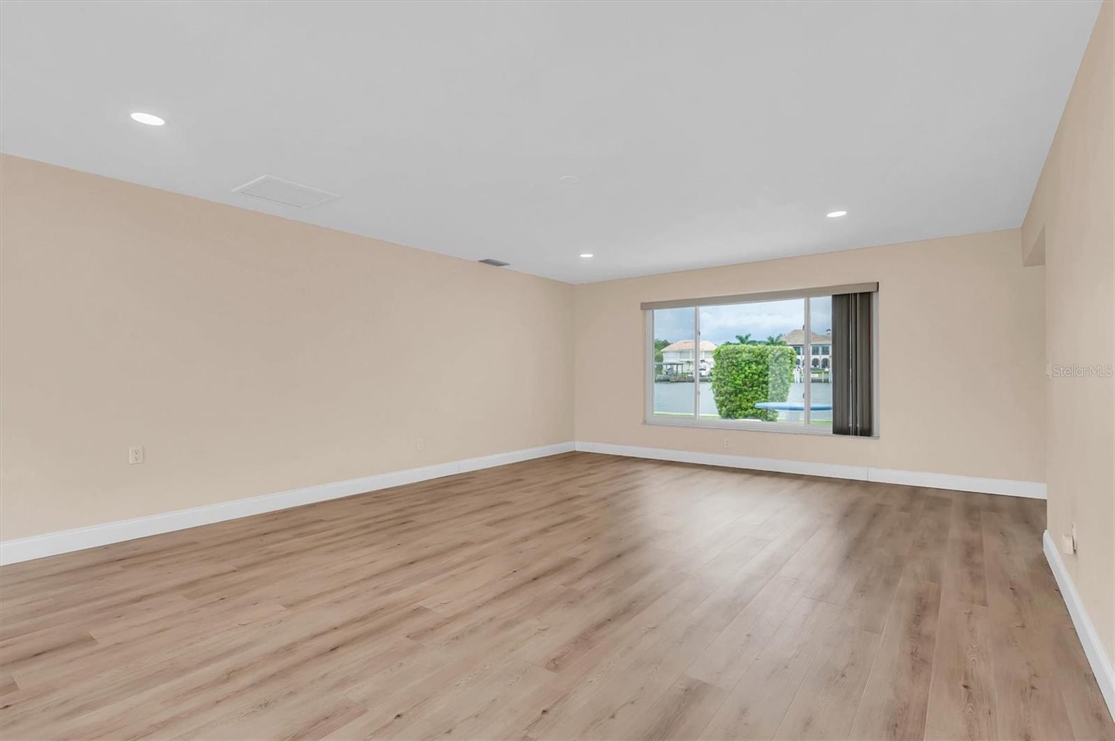 HARBOR BLUFFS SEC 4 - Residential Lease